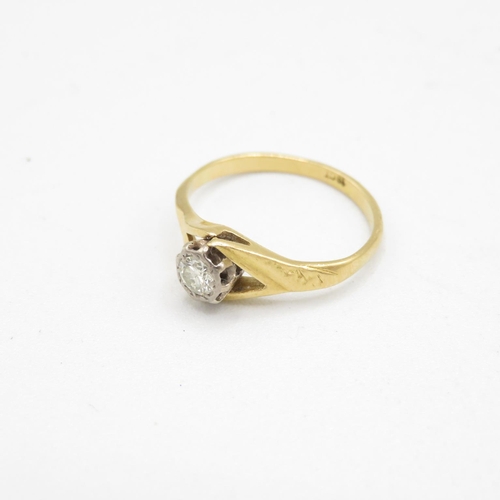 390 - 18ct Gold and 0.2ct diamond ring size L (2.4g)