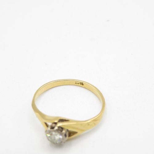 390 - 18ct Gold and 0.2ct diamond ring size L (2.4g)