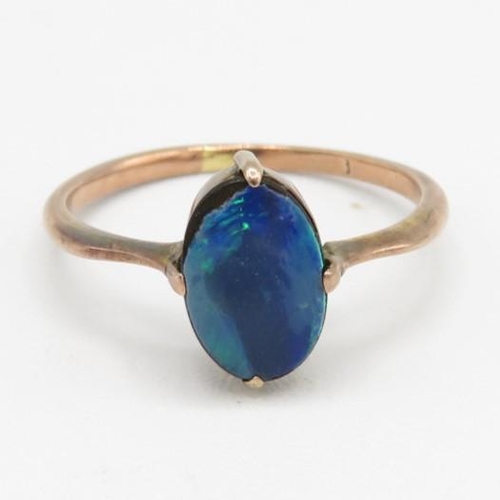 115 - 7ct gold opal doublet dress ring (1.6g)