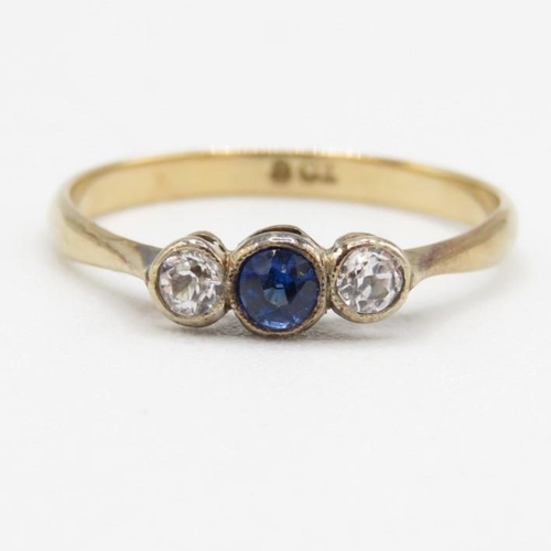 125 - 9ct gold vintage blue & white sapphire three stone ring (1.1g) Size  L 1/2