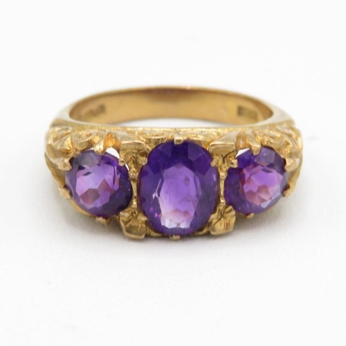 148 - 9ct gold antique amethyst three stone ring (4.9g) Size  M 1/2