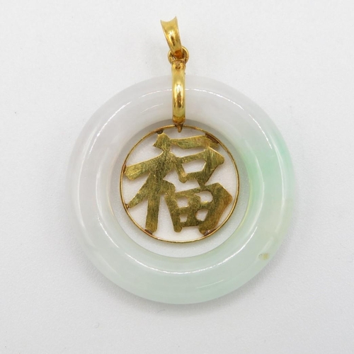 151 - 20ct gold asian jade pendant (12.6g)