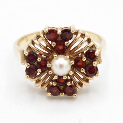 63 - 9ct gold garnet & pearl cluster ring (2.6g) Size  M