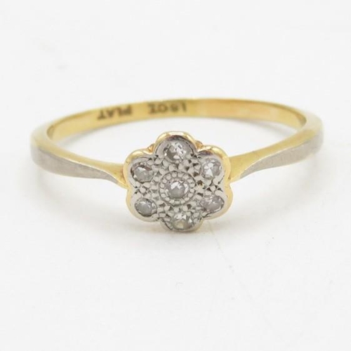 70 - 18ct gold 1920's/1930's platinum diamond set daisy cluster ring (1.8g) Size  N 1/2