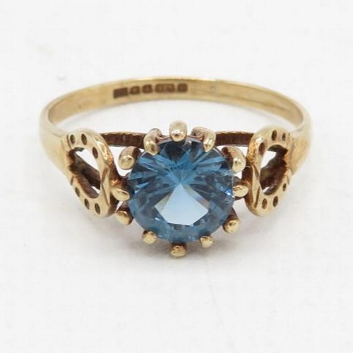 71 - 9ct gold vintage synthetic blue spinel solitaire ring (2.1g) Size  O