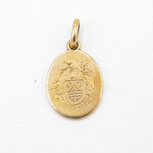 86 - 9ct gold family crest pendant (2.1g)