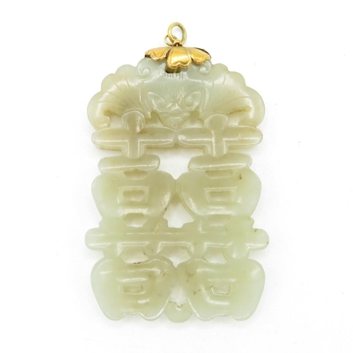 94 - 14ct gold nephrite Chinese wedding symbol pendant (26.2g)