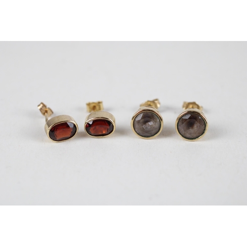 2x 9ct gold amethyst & garnet stud earrings (3g)