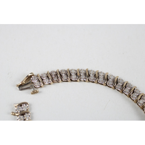 104 - 9ct gold diamond bracelet (9.7g)