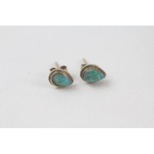 111 - 2x 9ct gold opal & opal doublet earrings (1.8g)