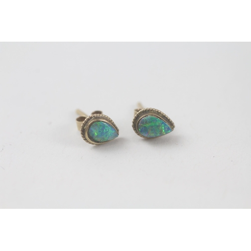 111 - 2x 9ct gold opal & opal doublet earrings (1.8g)