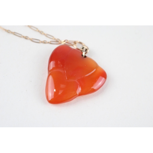 138 - 15ct gold carnelian pendant & chain (9.5g)