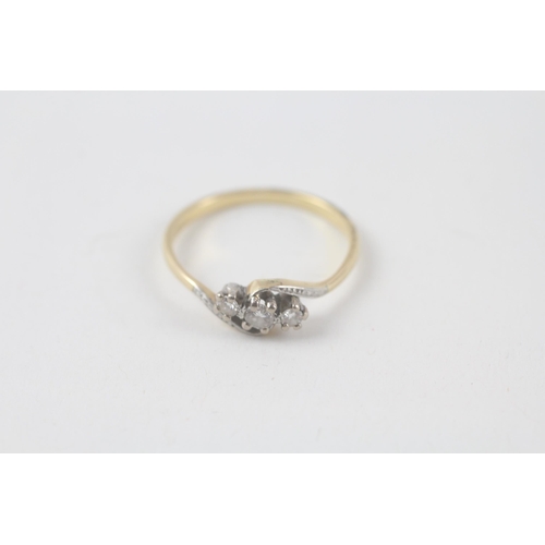 15ct gold diamond ring (2.9g) Size  T