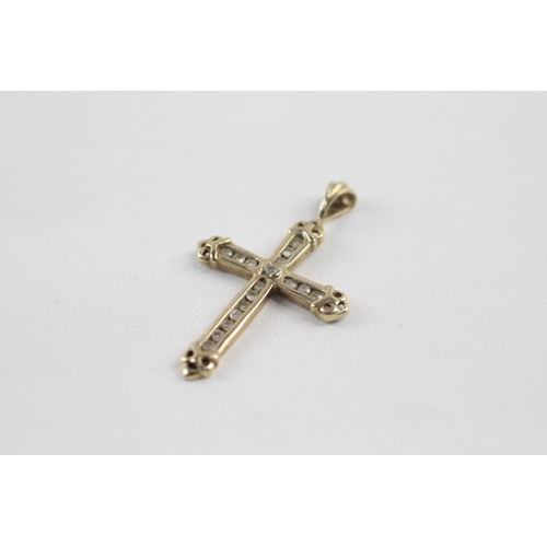 171 - 9ct gold diamond cross pendant (1.5g)