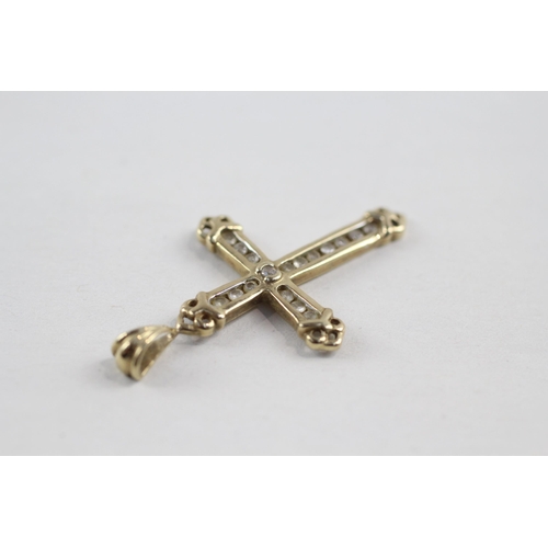 171 - 9ct gold diamond cross pendant (1.5g)