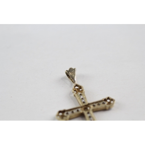 171 - 9ct gold diamond cross pendant (1.5g)