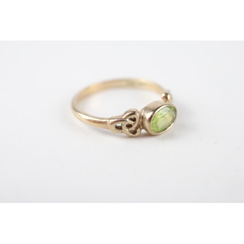 176 - 9ct gold peridot ring (2.4g) Size  N