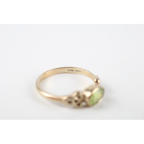 176 - 9ct gold peridot ring (2.4g) Size  N