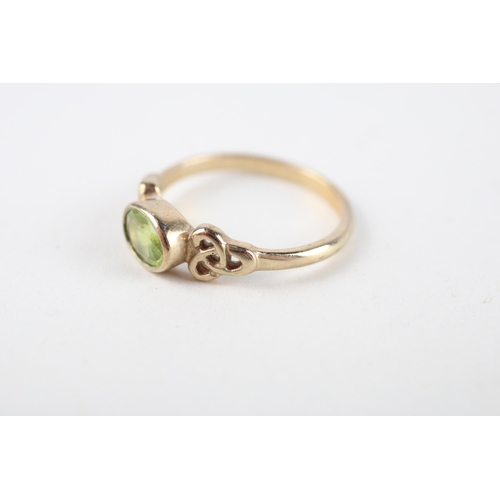 176 - 9ct gold peridot ring (2.4g) Size  N