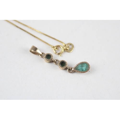 183 - 9ct gold blue topaz pendant & chain (1.7g)