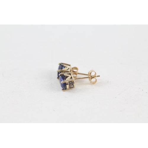 194 - 9ct gold sapphire stud earrings (1.2g)