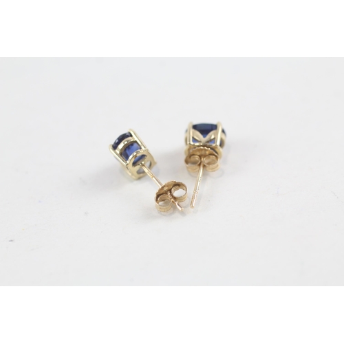 194 - 9ct gold sapphire stud earrings (1.2g)