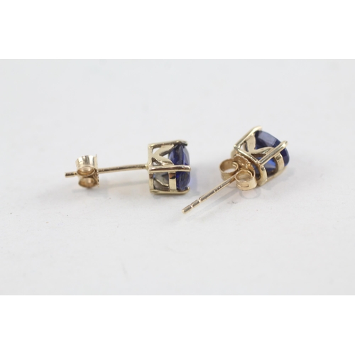 194 - 9ct gold sapphire stud earrings (1.2g)