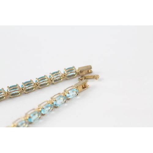 195 - 9ct gold blue topaz bracelet (9g)