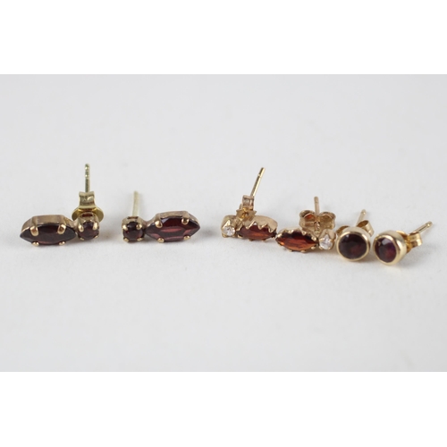 62 - 3 x 9ct gold garnet & clear gemstone earrings (2.6g)