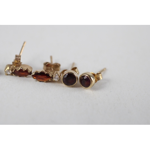 62 - 3 x 9ct gold garnet & clear gemstone earrings (2.6g)