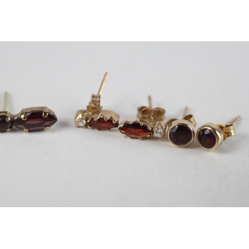 62 - 3 x 9ct gold garnet & clear gemstone earrings (2.6g)