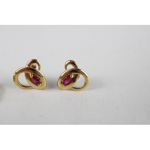 64 - 2 x 9ct gold ruby pendant & stud earrings (2.3g)