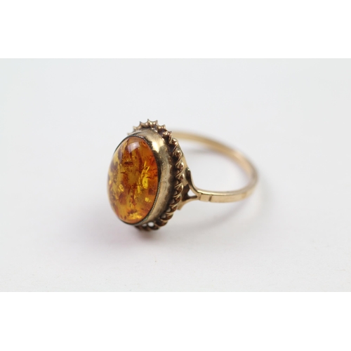 71 - 9ct gold processed amber oval cabochon single stone ring (2.5g) Size  O