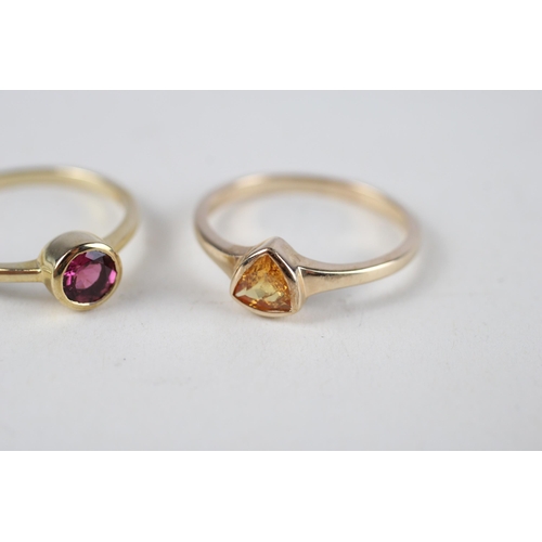 78 - 2 x 9ct gold pink tourmaline & yellow gemstone single stone rings (3.7g) Size  N 1/2 + O