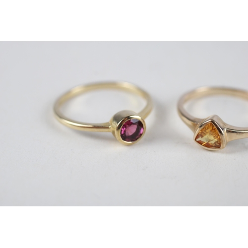 78 - 2 x 9ct gold pink tourmaline & yellow gemstone single stone rings (3.7g) Size  N 1/2 + O