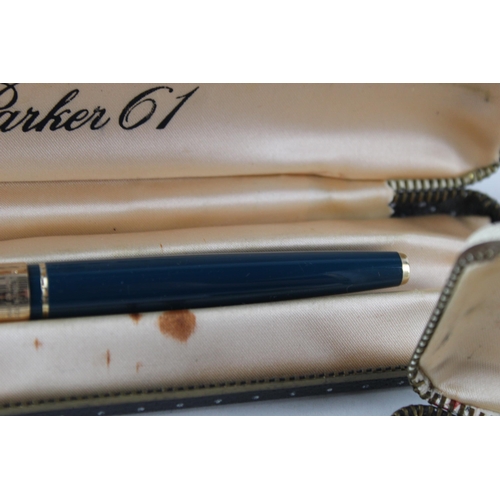 421 - 2 x Vintage PARKER 61 Fountain Pens w/ 14ct Gold Nibs WRITING Boxed