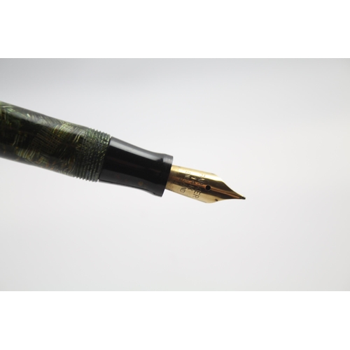 425 - Vintage PARKER Victory Green Fountain Pen w/ 14ct Gold Nib WRITING