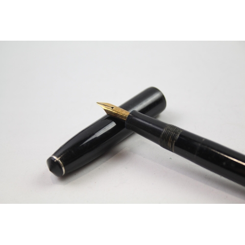 435 - Vintage CONWAY STEWART 15 Black FOUNTAIN PEN w/ 14ct Gold Nib WRITING