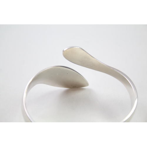 201 - Silver modernist crossover bangle by Georg Jensen (62g)