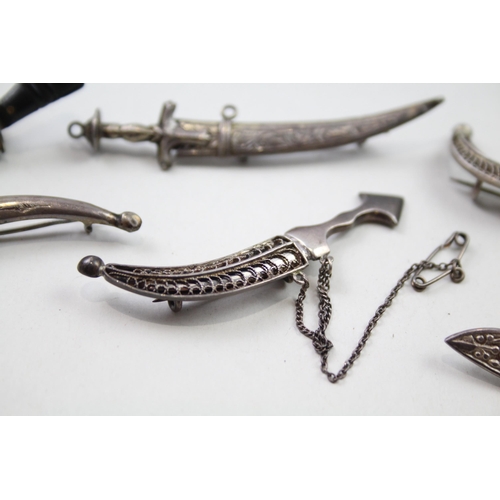 211 - A collection of silver dagger brooches (30g)