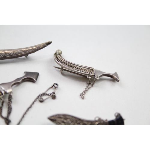 211 - A collection of silver dagger brooches (30g)