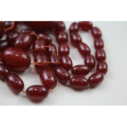 236 - Cherry Bakelite graduated necklace with internal streaking (70g)