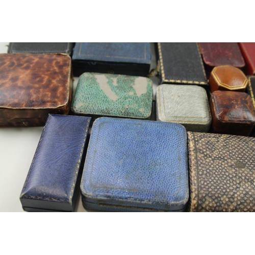 240 - A collection of antique jewellery boxes (712g)