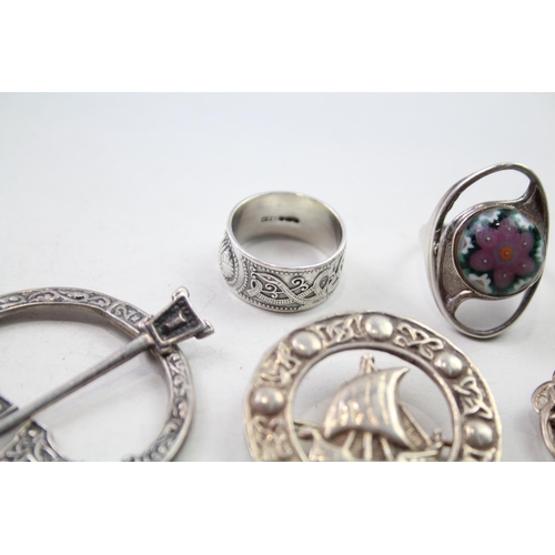 159 - A collection of silver Scottish/Celtic jewellery including Caithness Glass (44g)