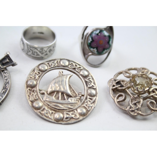 159 - A collection of silver Scottish/Celtic jewellery including Caithness Glass (44g)