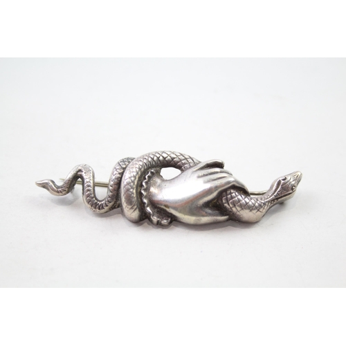 161 - Silver brooch depicting hand holding snake (16g)