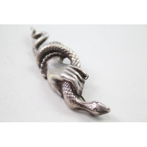 161 - Silver brooch depicting hand holding snake (16g)