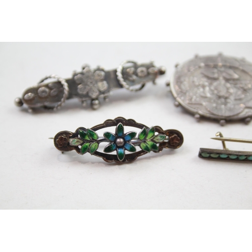 162 - Five silver antique brooches including enamel (15g)