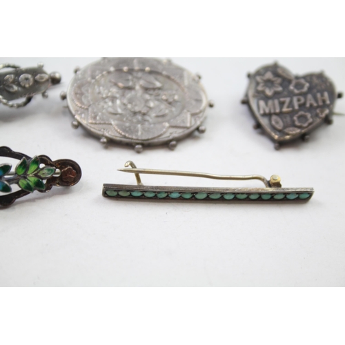 162 - Five silver antique brooches including enamel (15g)