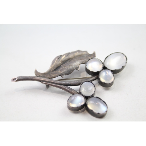 178 - Silver Moonstone foliate brooch (23g)